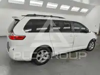 2015 Toyota SIENNA фото