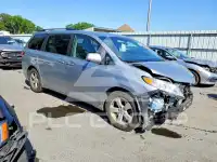 2015 Toyota SIENNA photo
