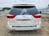 2015 Toyota SIENNA photo