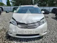 2015 Toyota SIENNA photo