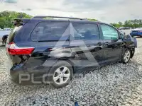 2015 Toyota SIENNA photo