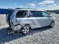 2015 Toyota SIENNA photo