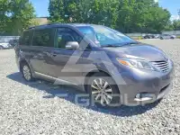 2015 Toyota SIENNA photo