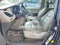 2015 Toyota SIENNA photo