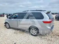 2015 Toyota SIENNA photo