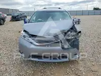 2015 Toyota SIENNA photo