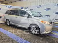2015 Toyota SIENNA photo