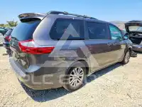 2015 Toyota SIENNA photo
