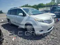 2015 Toyota SIENNA photo