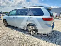 2015 Toyota SIENNA photo