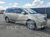 2015 Toyota SIENNA photo