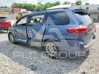 2015 Toyota SIENNA photo
