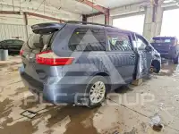 2015 Toyota SIENNA photo