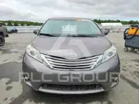 2015 Toyota SIENNA photo