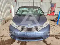 2015 Toyota SIENNA photo
