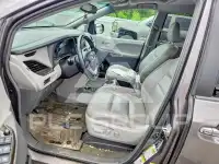 2015 Toyota SIENNA photo