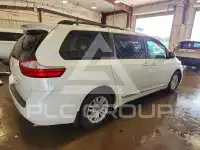 2015 Toyota SIENNA photo