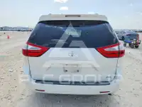 2015 Toyota SIENNA photo