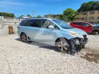 2015 Toyota SIENNA photo