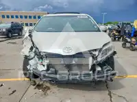 2015 Toyota SIENNA фото