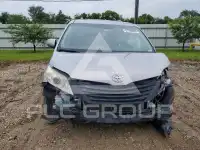 2015 Toyota SIENNA photo