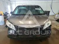 2015 Toyota SIENNA photo