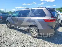 2015 Toyota SIENNA photo