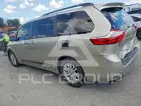 2015 Toyota SIENNA photo