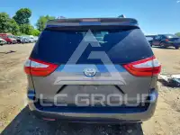 2015 Toyota SIENNA photo
