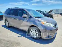 2015 Toyota SIENNA photo