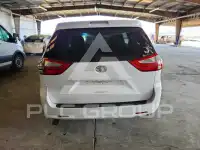 2015 Toyota SIENNA photo