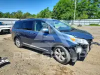 2015 Toyota SIENNA photo
