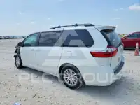 2015 Toyota SIENNA photo