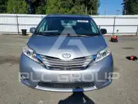 2015 Toyota SIENNA photo