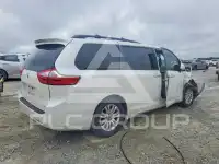 2015 Toyota SIENNA photo