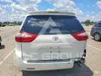 2015 Toyota SIENNA photo