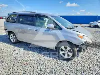 2015 Toyota SIENNA photo