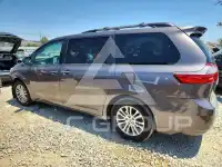 2015 Toyota SIENNA photo