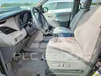 2015 Toyota SIENNA photo