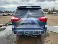 2015 Toyota SIENNA фото