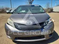 2015 Toyota SIENNA photo