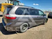 2015 Toyota SIENNA photo