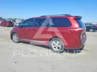 2015 Toyota SIENNA photo