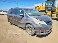 2015 Toyota SIENNA photo