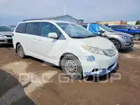 2015 Toyota SIENNA photo