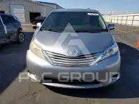 2015 Toyota SIENNA photo