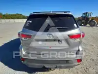 2015 Toyota Highlander photo