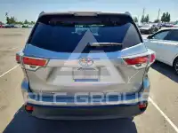2015 Toyota Highlander photo