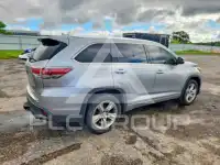 2015 Toyota Highlander photo