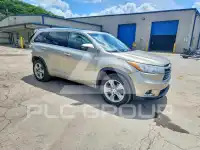 2015 Toyota Highlander photo